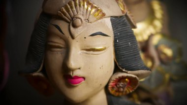 Balili ya da bahçe süsü olarak kullanılan japon dansçısının güzel sanatsal heykeli, Cüce Endonezya Asya bahçe heykeli