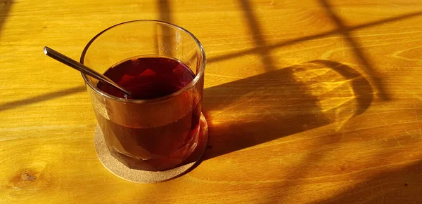 Transparente Gläser Mit Süßen Getränken Inneren Mit Bunten Getränken Mit — Stockfoto