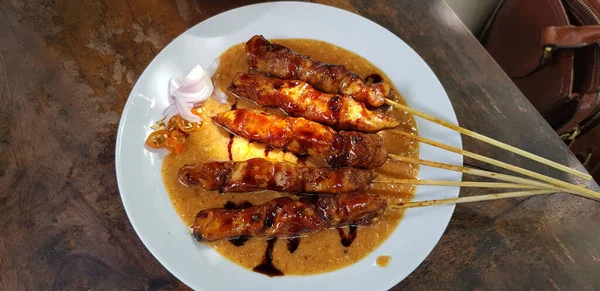 Csirke Satay Vagy Indonéz Szatén Ayam Grillezett Csirkés Satay Mogyoróval — Stock Fotó