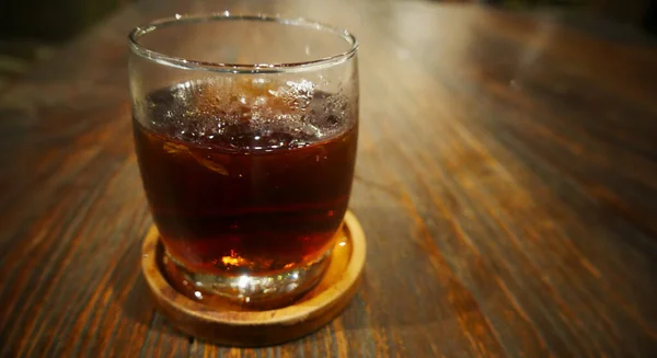 Διαφανές Ποτήρια Γλυκά Ποτά Στο Εσωτερικό Coke Drink Σκιά Και — Φωτογραφία Αρχείου