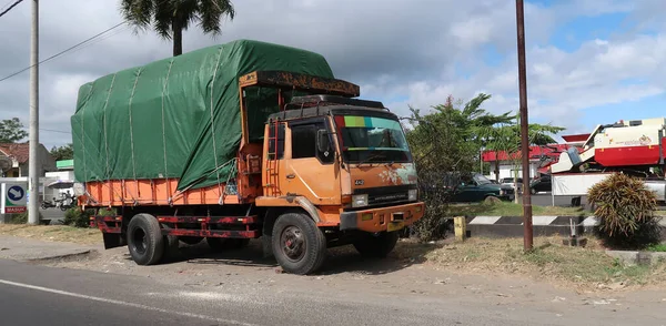 Camiones Que Realizan Entregas Comerciales Locales Ciudad Urbana Las Calles — Foto de Stock