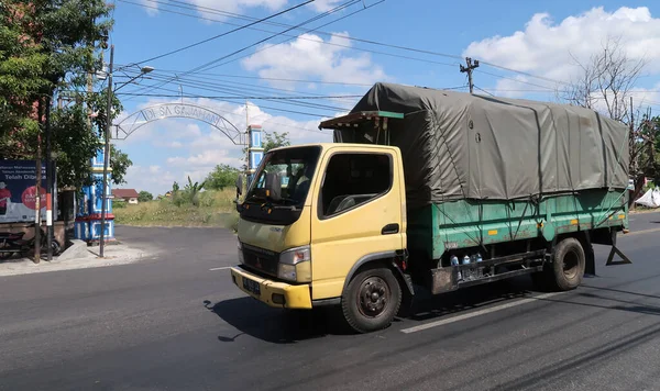 Camions Faisant Livraison Commerciale Locale Ville Urbaine Dans Les Rues — Photo