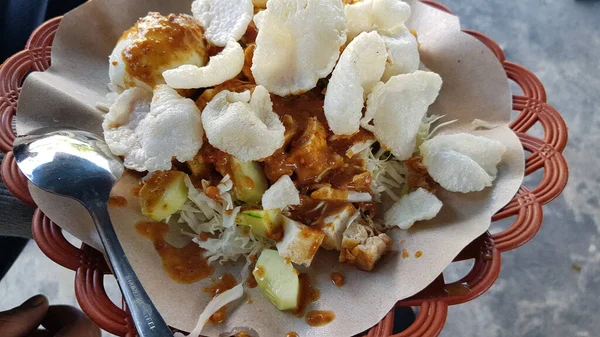 Cnn 전형적인 인도네시아 가도라고 Lotek 음식과 다양한 Tempeh 그리고 콩으로 — 스톡 사진