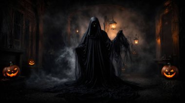 Ürkütücü karanlık gecede ürkütücü Cadılar Bayramı Hayaleti. Cadılar Bayramı kartı ve içerik multimedya oluşturma için bayram etkinliği arkaplan kavramı
