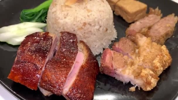 Super Delicious Crispy Roasted Peking Duck Served Hainan Rice Crispy — Stock Video