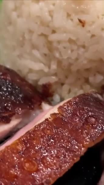 Super Delicioso Pato Asado Crujiente Servido Con Arroz Hainan Vientre — Vídeo de stock