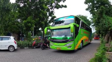 Jakarta, Endonezya, 28 Ekim 2019 Endonezya 'nın çeşitli şehirler arası otobüs veya otobüs taşımacılığı.