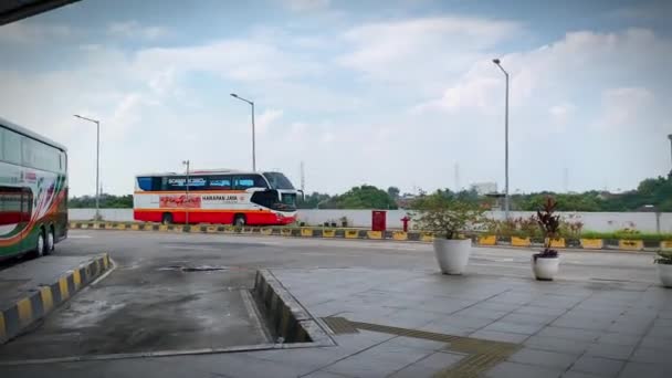 Jakarta Indonesien Oktober 2019 Verschiedene Überlandbusse Auf Der Insel Java — Stockvideo