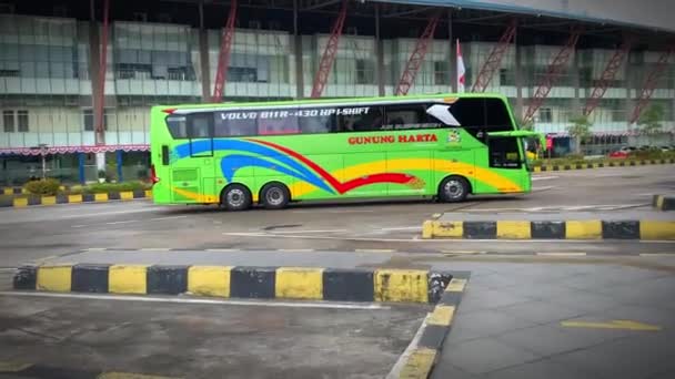 Jakarta Indonesien Oktober 2019 Verschiedene Überlandbusse Auf Der Insel Java — Stockvideo