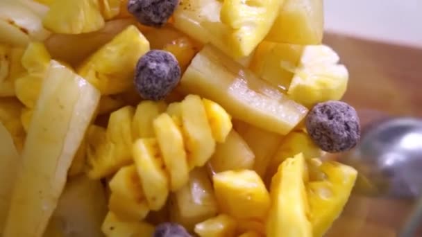 Vers Gezond Gerecht Van Indonesische Fruitsalade Genaamd Asinan Buah Kruidig — Stockvideo