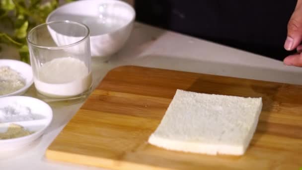 Matlagning Process För Att Göra Super Läckra Franska Rostat Bröd — Stockvideo