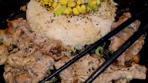 Szuper Finom Grillezett Marhahús Steak Koreai Mártással Bulgogi Rizs Tetején — Stock videók