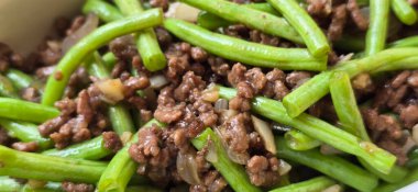 Tumis buncis daging sapi cincang, Endonezya 'da seçici bir odak noktası.