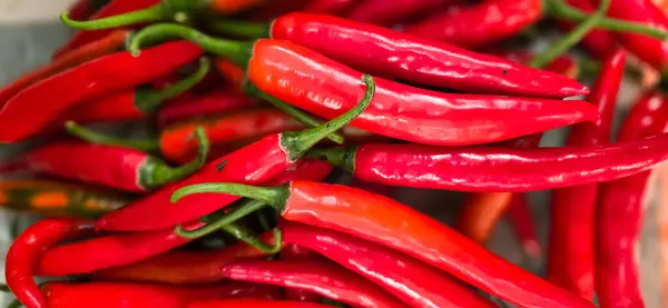 stock image Red hot chilli peppers texture background, close up, A backdrop of Red hot chilli peppers, Street vegetable market, Group of Red hot chilli peppers good for cooking content creation