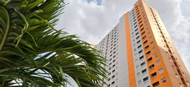 Uzun bina perspektifi, profesyonel modern bina gökdeleni, uzun apartman, iş geçmişi, iş şablonu arka planı, yaratıcı içerik oluşturma için sunum arka planı