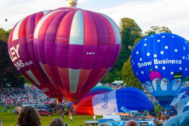 Bristol Birleşik Krallık Yıllık Uluslararası Sıcak Hava Balonu Festivali, Avrupa 'nın İngiltere üzerinde uçan sıcak hava balonu kutlaması, multimedya içeriği oluşturulması için iyi, bu AI IMAGE değil, Lütfen EXIF DATA' ya bakın
