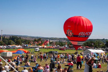Bristol Birleşik Krallık Yıllık Uluslararası Sıcak Hava Balonu Festivali, Avrupa 'nın İngiltere üzerinde uçan sıcak hava balonu kutlaması, multimedya içeriği oluşturulması için iyi, bu AI IMAGE değil, Lütfen EXIF DATA' ya bakın