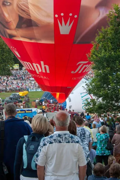 Bristol Birleşik Krallık Yıllık Uluslararası Sıcak Hava Balonu Festivali, Avrupa 'nın İngiltere üzerinde uçan sıcak hava balonu kutlaması, multimedya içeriği oluşturulması için iyi, bu AI IMAGE değil, Lütfen EXIF DATA' ya bakın