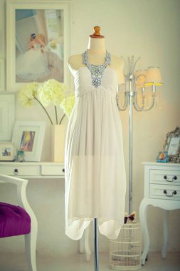 Manken, moda ve modaya uygun bir elbise tasarımı moda dergisi ve multimedya dijital içerik yaratımı için iyi bir parti ve düğün için uygun.