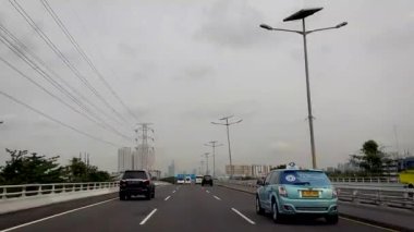 Şehirdeki trafik sıkışıklığı ve trafik akışı, kentsel yollarda trafik sıkışıklığı, kaos ve ağır kirlilik multimedya içeriği oluşturmada iyidir