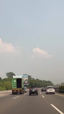 Şehirdeki trafik sıkışıklığı ve trafik akışı, kentsel yollarda trafik sıkışıklığı, kaos ve ağır kirlilik multimedya içeriği oluşturmada iyidir