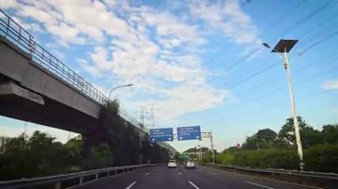 Şehirdeki trafik sıkışıklığı ve trafik akışı, kentsel yollarda trafik sıkışıklığı, kaos ve ağır kirlilik multimedya içeriği oluşturmada iyidir