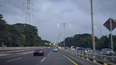 Şehirdeki trafik sıkışıklığı ve trafik akışı, kentsel yollarda trafik sıkışıklığı, kaos ve ağır kirlilik multimedya içeriği oluşturmada iyidir