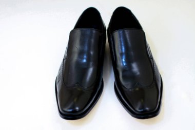 Bir çift şık beyefendi ayakkabısı parıltılı siyah ayakkabılar çok lüks ve pahalı ayakkabılar, nakliye tarzı ve sofistike başarılı bir iş adamı, multimedya içeriği yaratmak için iyi