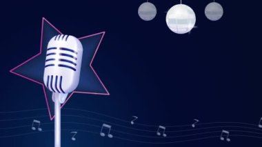 Güzel disko topu süslemeleri ve yıldız arkaplanlı klasik mikrofon. Müzik etkinliği için mükemmel