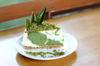 Masada yeşil çay peynirli kek var.