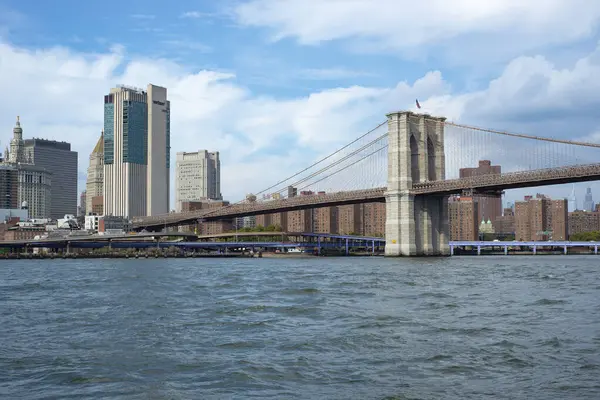 Brooklyn Köprüsü, New York Şehri.