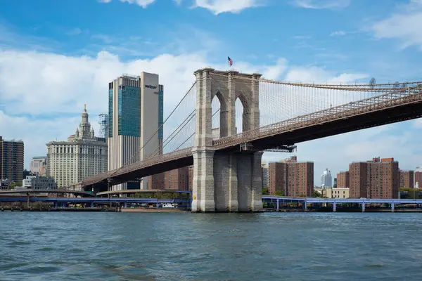 Brooklyn Köprüsü, New York Şehri.