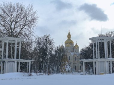 Kış günü. Katedral Parkı. Aziz Michaels Katedrali, Çerkassi, Ukrayna