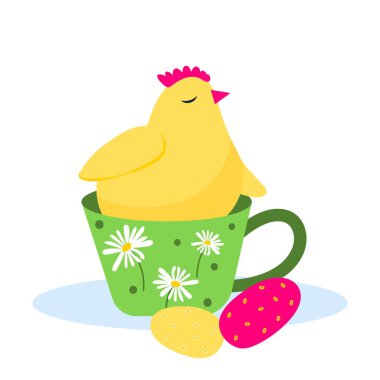 Vektör şirin piliç karakteri papatya çayı ve paskalya yumurtası dolu bir bardakta oturuyor.