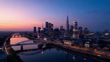 Akşam karanlığında Skyline Senfonisi