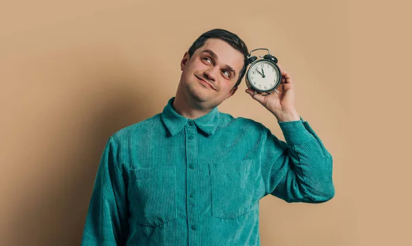 Stylish Caucasian Man Green Shirt Vintage Alarm Clock Brown Background Лицензионные Стоковые Изображения