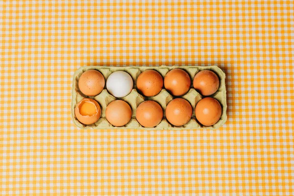 Diez Huevos Pollo Caja Cartón Huevo Mantel Cuadros Vista Superior Imagen De Stock