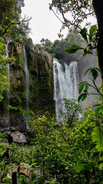 Larga Exposición Una Cascada Bosque Lluvioso Costa Rica Foto Alta — Foto de Stock