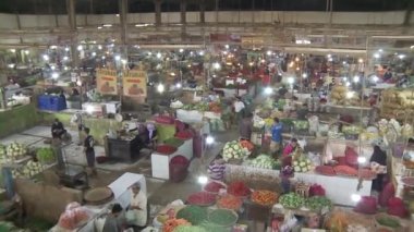 Cirebon, Endonezya-5 Mart 2023: Batı Java, Endonezya 'daki Cirebon Kanoman pazarında alım ve satım ortamı