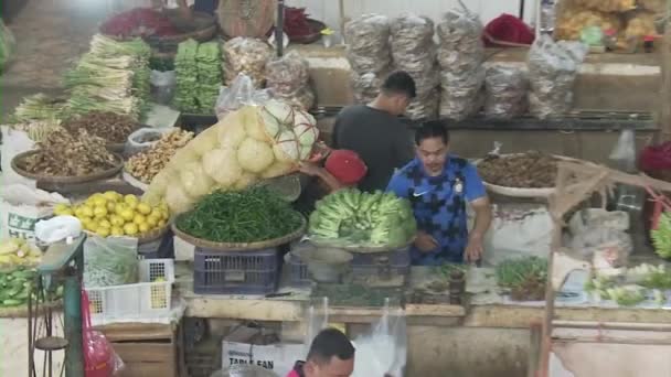 2023年3月5日インドネシア チレボン チレボン カノマン市場での売買の雰囲気 — ストック動画