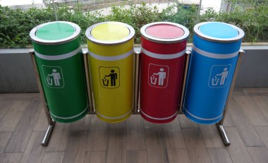 4 Renk Metal Paslanmaz çelik geri dönüşüm kutuları ve simgeli çöp kutusu.
