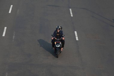 Jakarta, Endonezya-14 Mayıs 2023: Karmaşık araçlarla yoğun trafik.