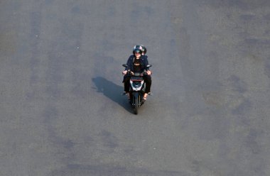 Jakarta, Endonezya-14 Mayıs 2023: Karmaşık araçlarla yoğun trafik.