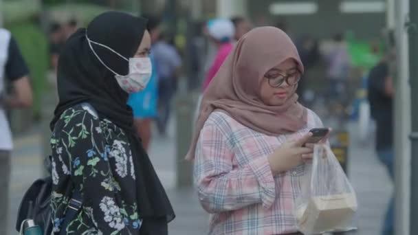 Jakarta Indonesia Juni 2023 Asiatisk Kvinne Med Hijab Som Brukes – stockvideo