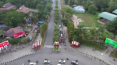 Pontianak, Batı Kalimantan, Endonezya - 7 Eylül 2023: Digulis Parkı veya sivri bambu heykeli Tanjungpura Üniversitesi kavşağında yer alan Pontianak şehrinin bir simgesidir..