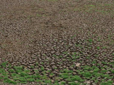 Kuru toprak toprak dokusunu çatlatmış. kuru toprak dokusu