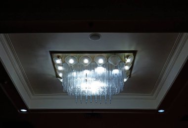İç ışık. oda tavanı ışıklarının iç tasarımı