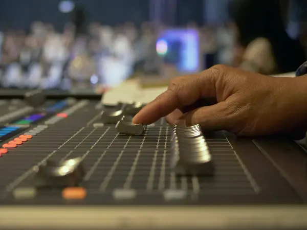 Ses karıştırıcı, ses mühendisi, ses karıştırıcı, konser.