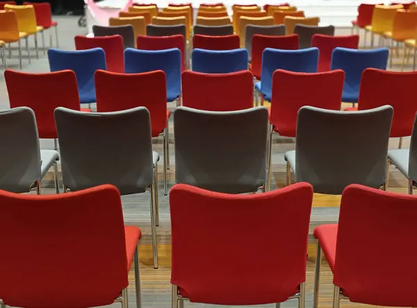 Jakarta, Endonezya-10 Ekim 2024: renkli koltuklar, çok renkli koltuklar, 