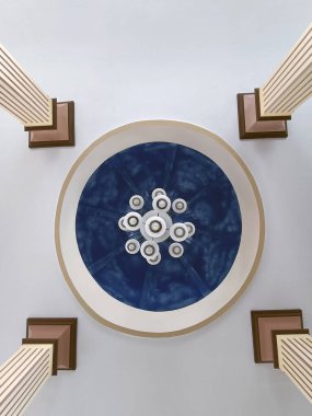 Mavi Tavanlı Modern Avize